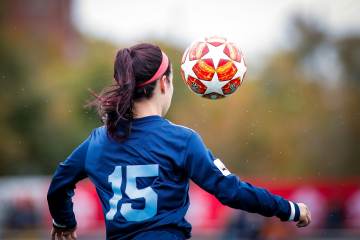 斯塔姆力荐德容加盟曼联，卡里克重建迎关键拼图（配图示意）